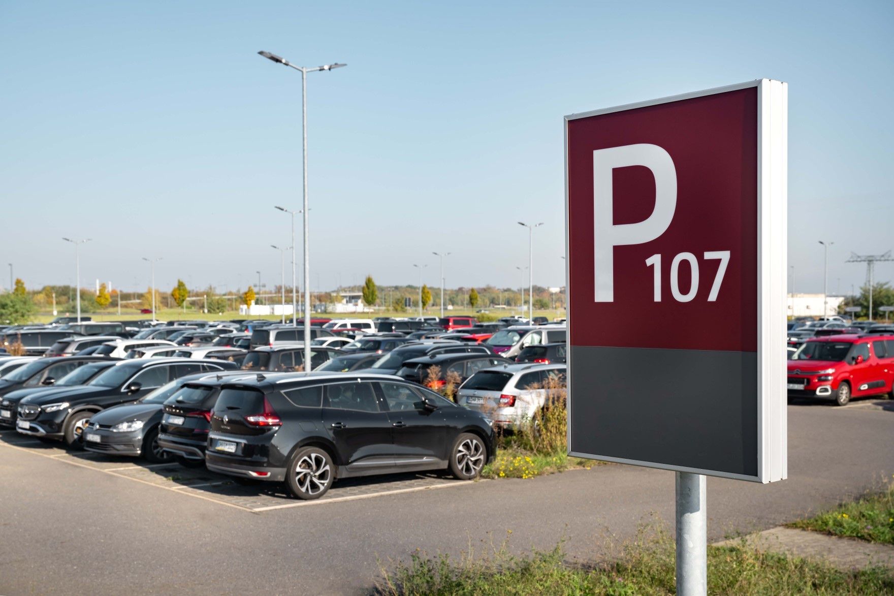 Oficjalny parking P107 Economy - parking lotnisko Berlin Brandenburg (BER) - zdjęcie parkingu